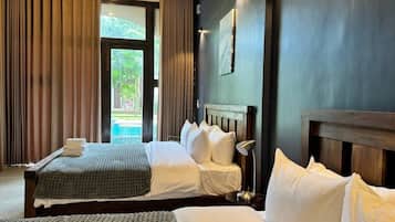 1 habitación, decoración personalizada y escritorio
