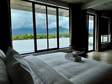 Deluxe Penthouse. Stone Age Boutique