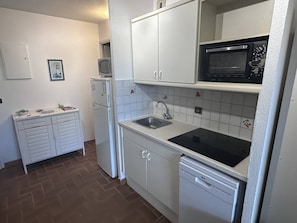Fridge, dishwasher, cookware/dishes/utensils