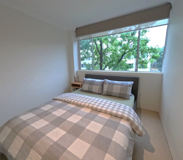 2 bedrooms, iron/ironing board, bed sheets