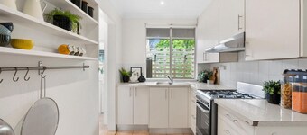 Gorgeous Griffith 2Bed/1Bath Pad