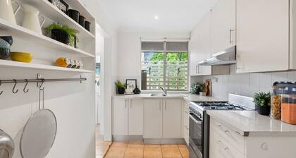 Gorgeous Griffith 2Bed/1Bath Pad