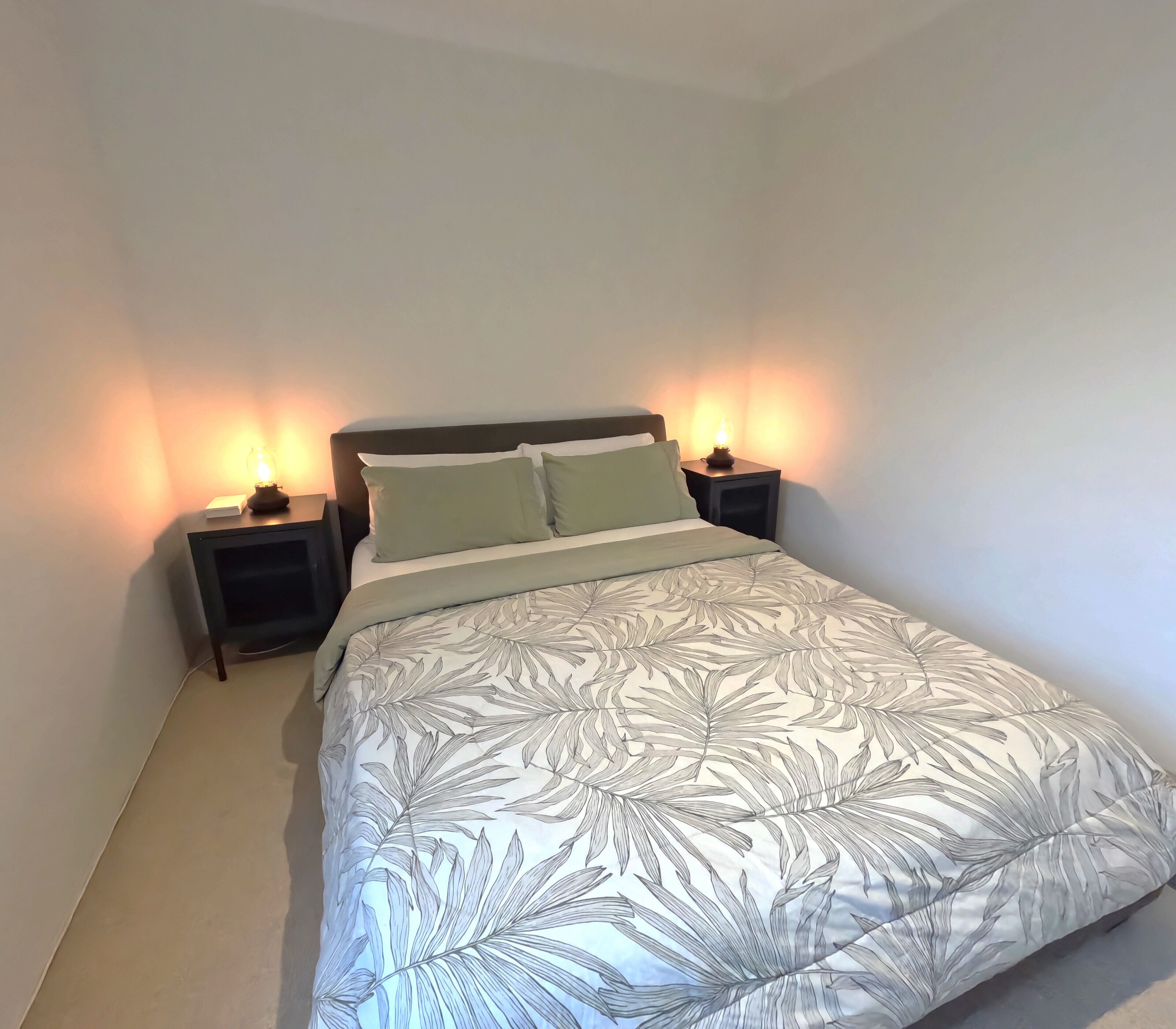 2 bedrooms, iron/ironing board, bed sheets