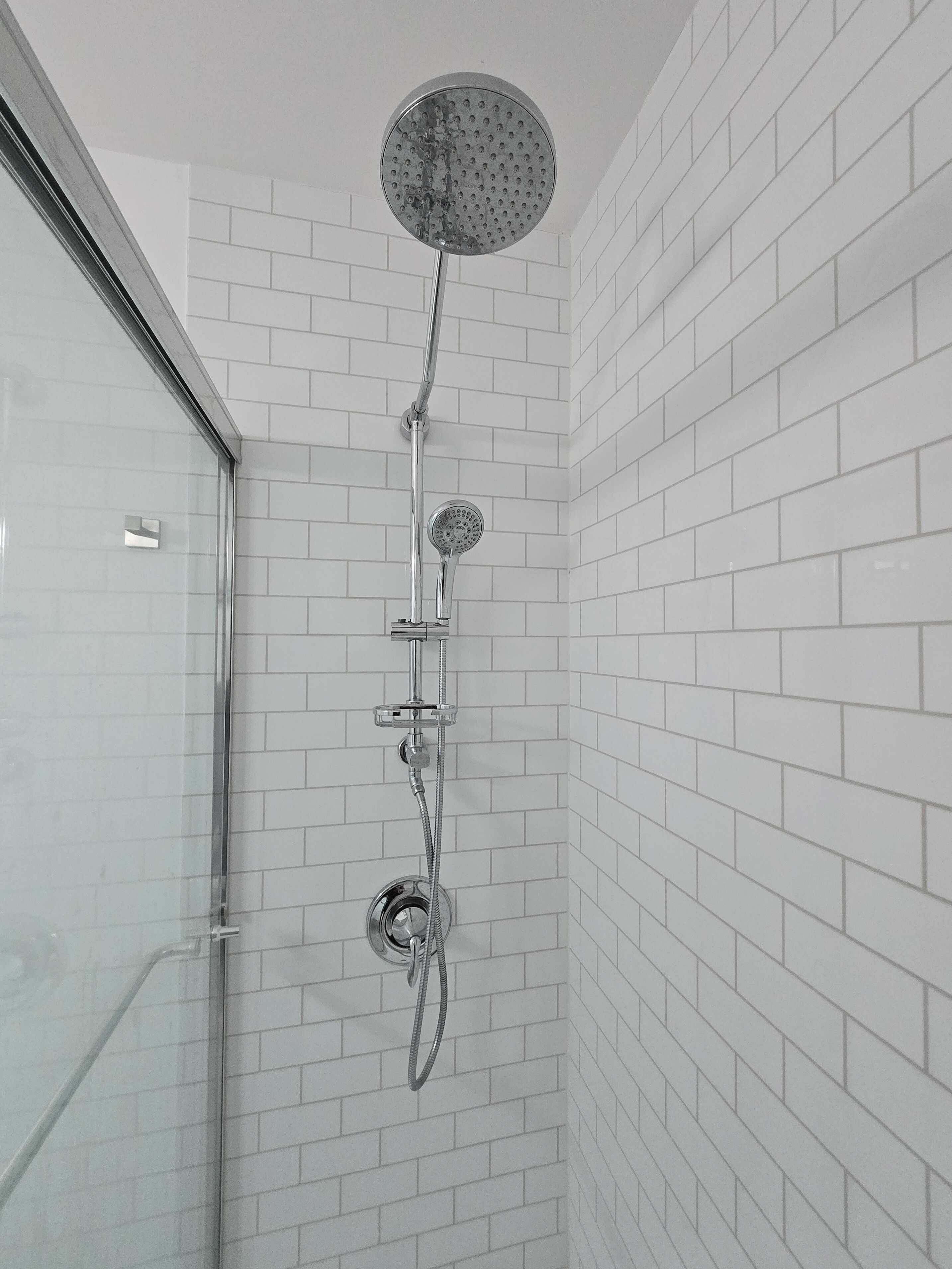 Dusche, Haartrockner, Bidet, Handtücher
