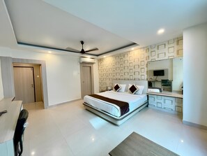 Desk, laptop workspace, blackout drapes, soundproofing - THE OCEAN (Brahmagiri)