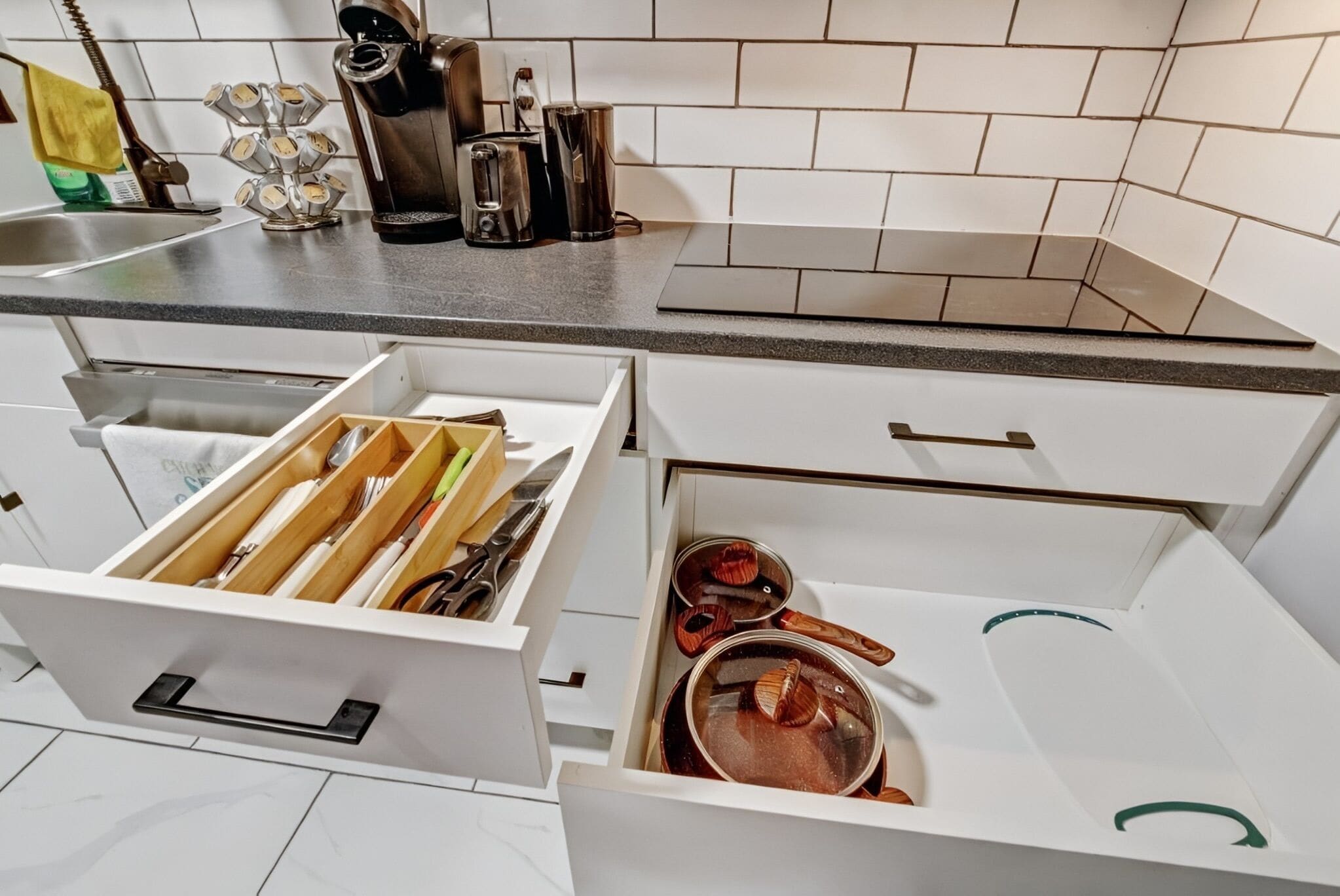 Fridge, microwave, stovetop, dishwasher