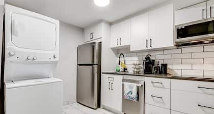 Luxury & private 3 bed unit*kitchen*wifi*park*mall