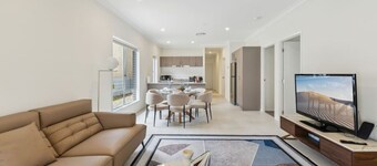 Tranquil 3B2B Home w/Parking/Backyard 5Mins toMall