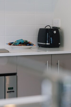 Interior - Tranquil 3B2B Home w/Parking/Backyard 5Mins toMall (Spring Mountain)