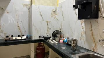 Fridge, stovetop, electric kettle, cookware/dishes/utensils