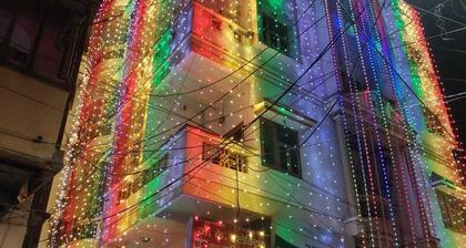 Cozy 2-bedroom apartment in charming Varanasi with WiFi, AC