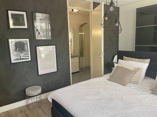 Large and stylish apartment with a parking space