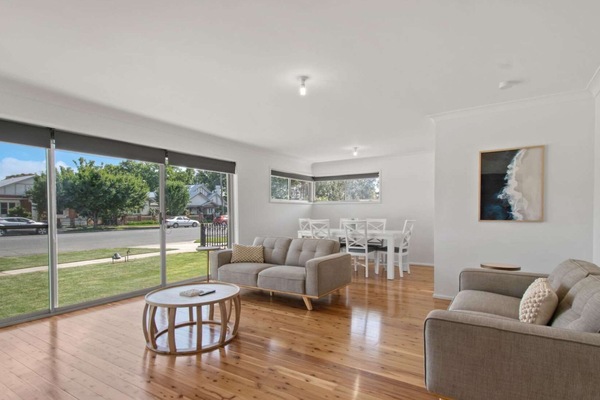 Morgan Abode | Walk to CBD, Modern Escape