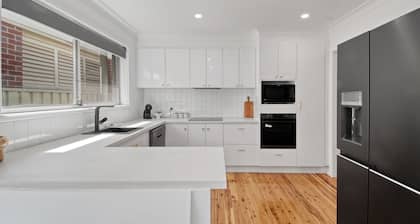 Morgan Abode - Walk to CBD, Modern Escape