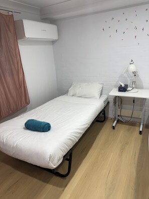 1 chambre, fer et planche Ă repasser, Wi-Fi gratuit, draps fournis