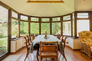 Dining - Spacious detached 4 bed home (Cheshire West and Chester)