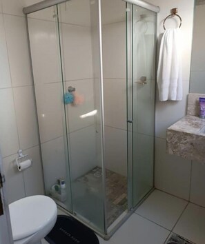 Douche, serviettes fournies