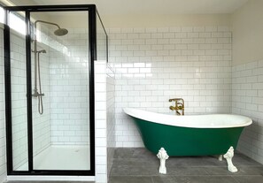 Hair dryer, towels - Mr Bass: Modern Coastal Farmhouse (Sunderland Bay)