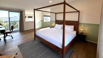 4 bedrooms, desk, free WiFi, bed sheets