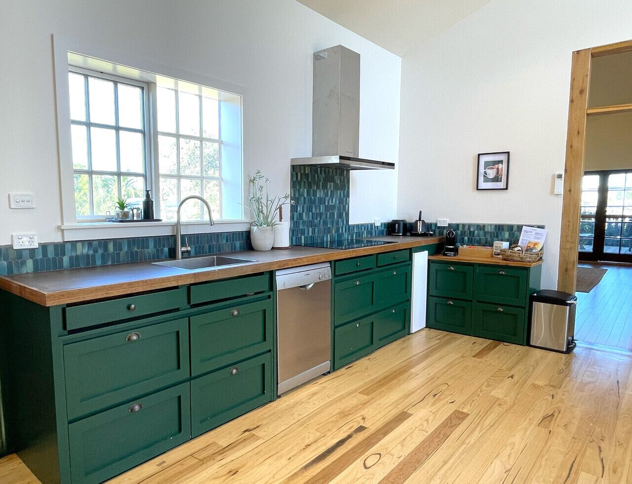 Refrigerador, microondas, horno, cafetera/tetera