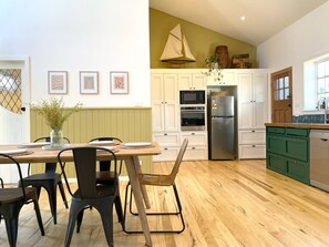 Dining - Mr Bass Coastal Cottage w/ Farm Views (Sunderland Bay)
