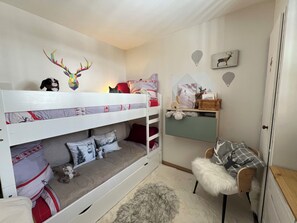 1 bedroom, travel cot, free WiFi