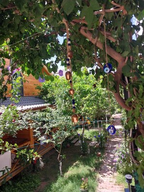 Perhebungalow, näköala puutarhaan | Ulkoalueet