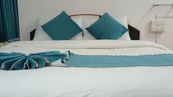 Deluxe Double Room, Mountain View | Blackout curtains, free WiFi