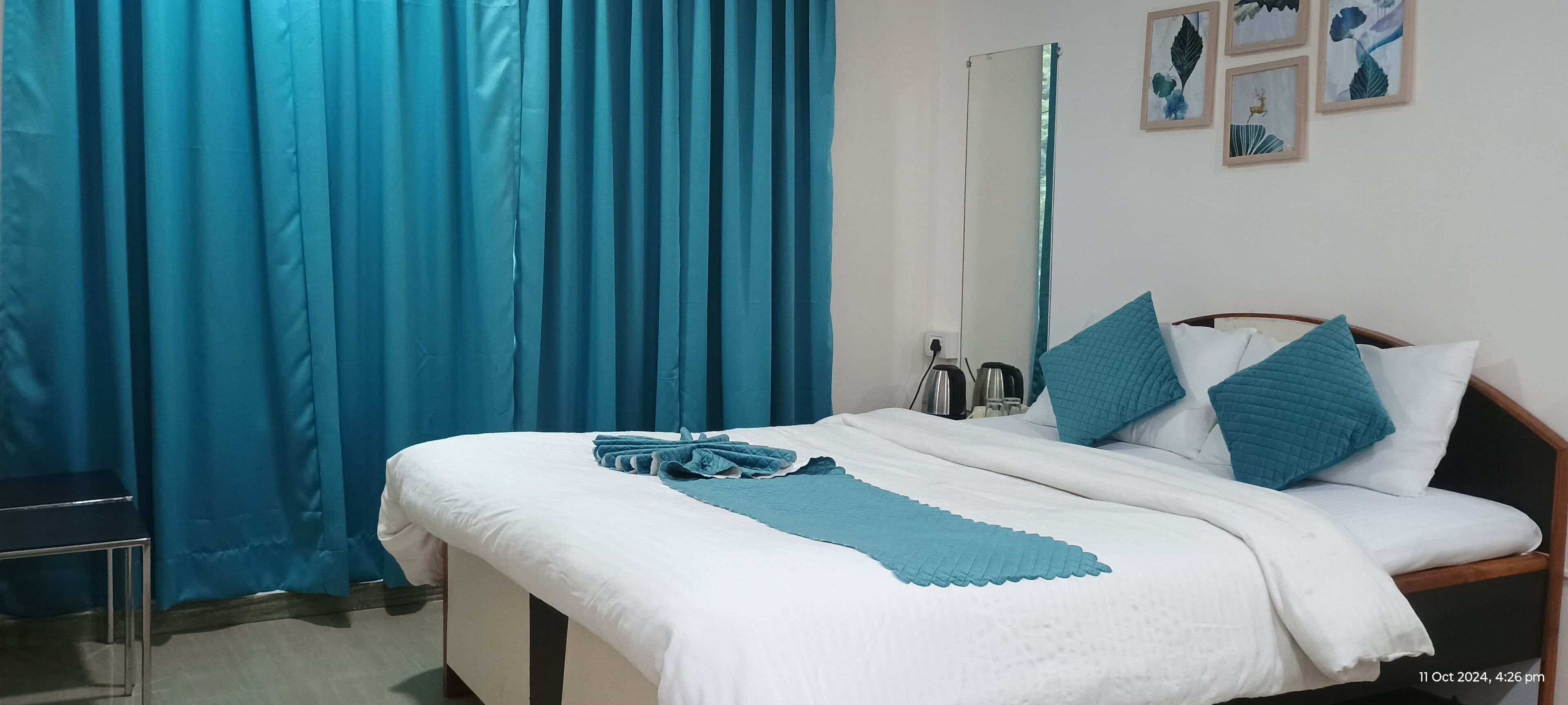 Deluxe Double Room, Mountain View | Blackout curtains, free WiFi