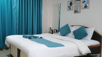 Deluxe Double Room, Mountain View | Blackout curtains, free WiFi