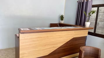 Quầy tiếp tân