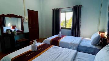 Escritorio y espacio para trabajar con laptop