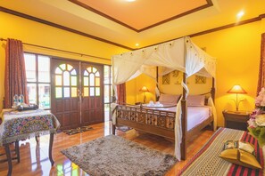 Chambre, vue piscine