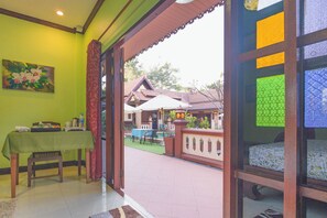 Room, Pool View | Desk, laptop workspace, iron/ironing board, free WiFi - Bannkrukaihomestay (San Sai)