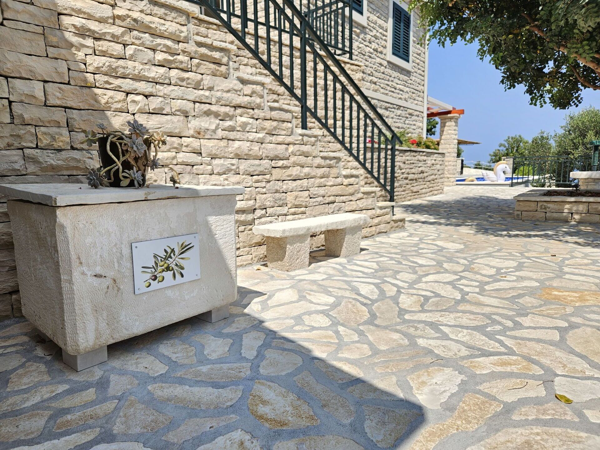 Flooring, Rock, Flagstone, Cobblestone, Composite Material, Tile, Concrete, Stone Wall, Shade