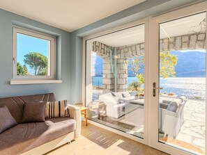 Living area - Beautiful apartment for 5 guests with pool, A/C, WIFI and terrace (Gravedona)