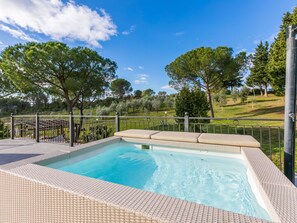 Outdoor spa tub - Stunning private villa for 16 guests with WIFI, private pool, A/C, TV, terrace and panoramic view (Greve In Chianti)