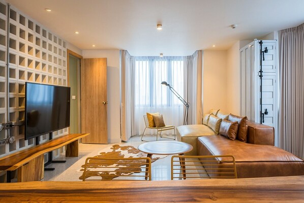 Smart TV, video games, stereo, printers - Designer 2BR apt w/WiFi, record player, game console in CBD Bangkok (Krung Thep Maha Nakhon)