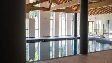 Indendørs pool