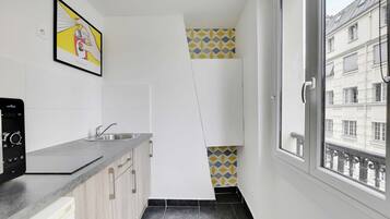 Fridge, microwave, stovetop, coffee/tea maker