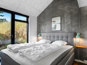 3 bedrooms, Internet