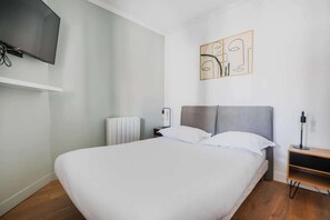 1 quarto, escrivaninha, ferros/tábuas de passar roupa, Wi-Fi de cortesia