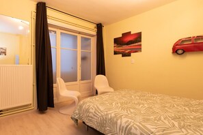 3 bedrooms, iron/ironing board, free WiFi