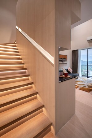 Premier Loft, 2 Bedrooms | Staircase