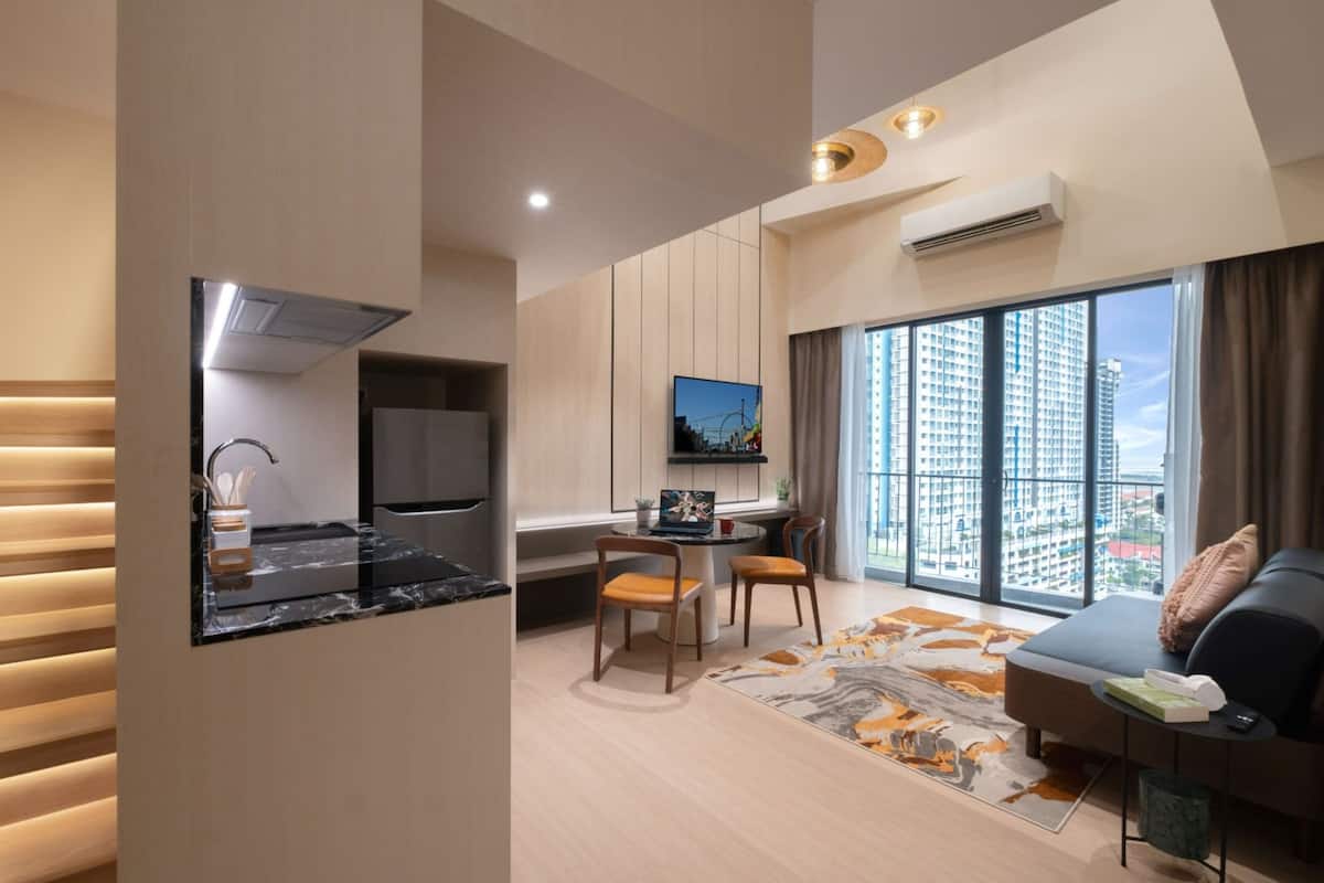 Premier Loft, 2 Bedrooms | Living area
