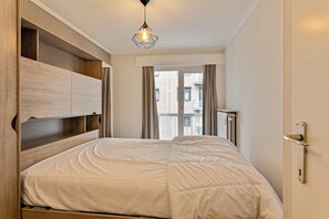 2 bedrooms, iron/ironing board