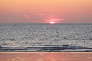 Una spiaggia nelle vicinanze