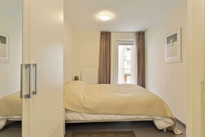 2 chambres, fer et planche à repasser, accès Internet