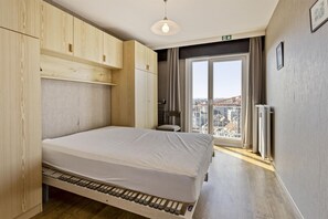 2 bedrooms, iron/ironing board