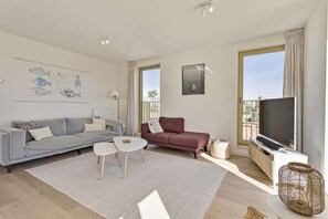 Smart TV - Flat in Belgium near Sea Dyke & Town Center (BLANKENBERGE)